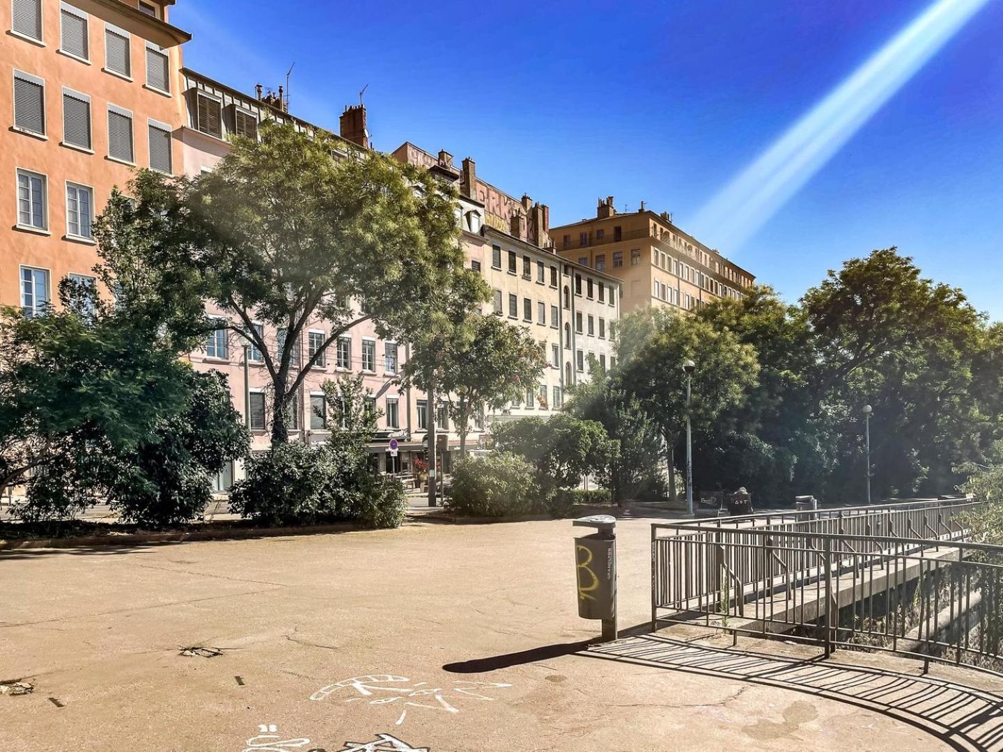 Le Duplex Des Pentes Ail Apartment Lyon Luaran gambar